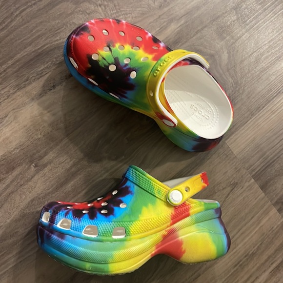 Platform Crocs - Picture 2 of 2